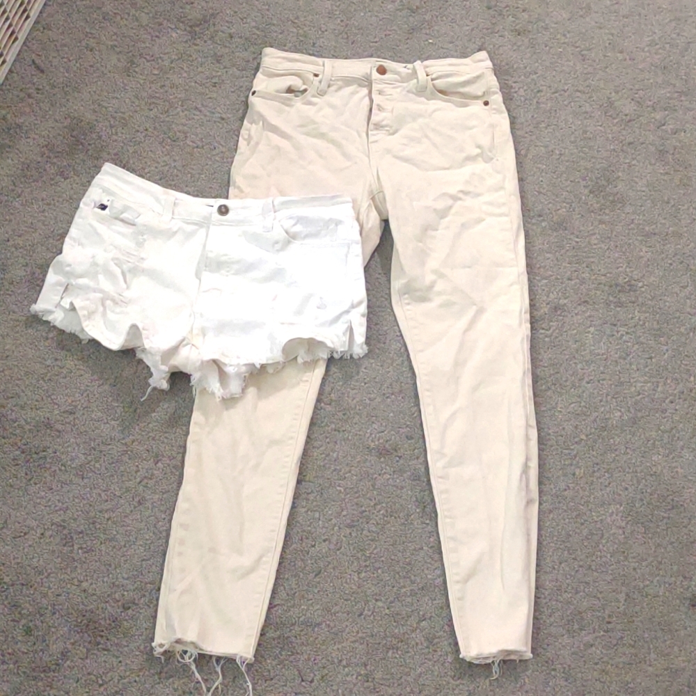 Universal Thread KanCan white cream summer bundle 27  28 stretch jeans shorts